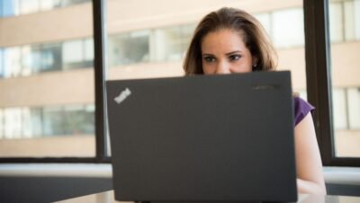 Tecnologia e Internet: Como as Mulheres Estão Transformando Sua Relação com o Mundo Digital